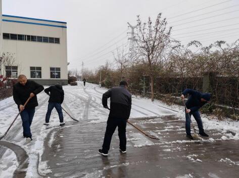 瑞雪兆丰年，扫雪保安全